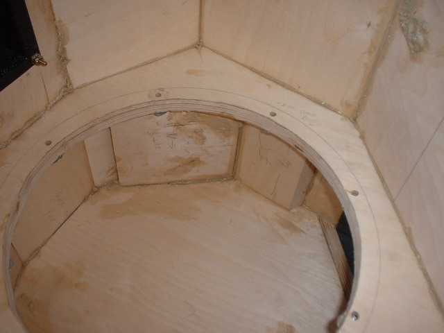 http://www.pispeakers.com/Basshorn/Inner_Chamber_Fill_Bottom.jpg