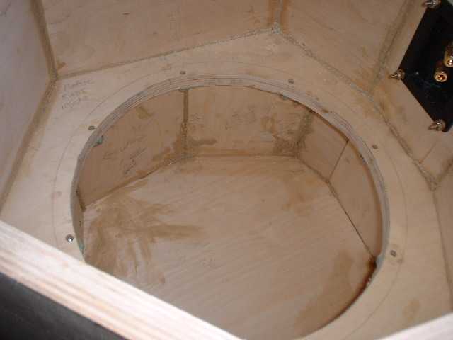 http://www.pispeakers.com/Basshorn/Inner_Chamber_Fill_Top.jpg