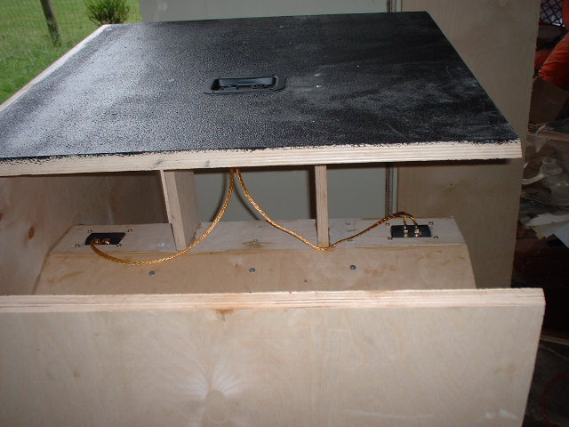 http://www.pispeakers.com/Basshorn/Internal_Wiring.jpg