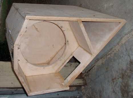 http://www.pispeakers.com/Basshorn/Motor_Chamber_Side.jpg