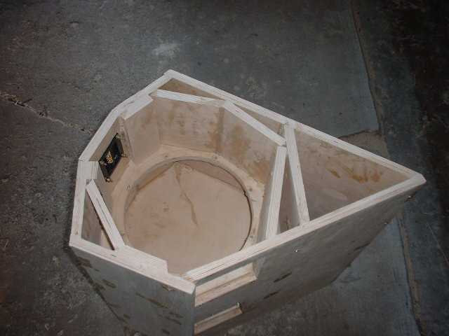 http://www.pispeakers.com/Basshorn/Outer_Chamber_Fill.jpg