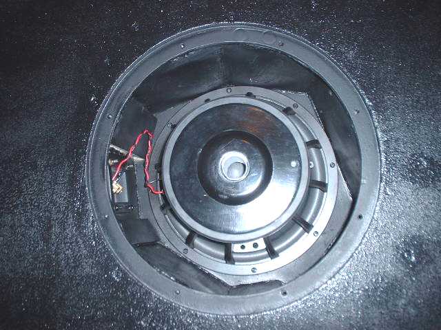 http://www.pispeakers.com/Basshorn/Woofer_Installed.jpg