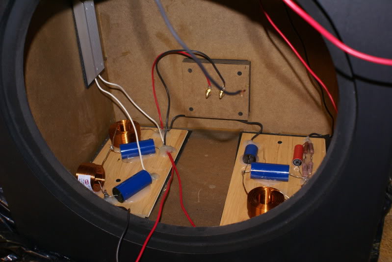 http://www.PiSpeakers.com/DIY/BigmouthinDC/BigmouthinDC_4Pi_HomeTheater_25_CrossoversInstalled.jpg