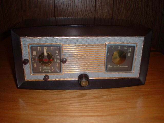 Groovy Old Radios